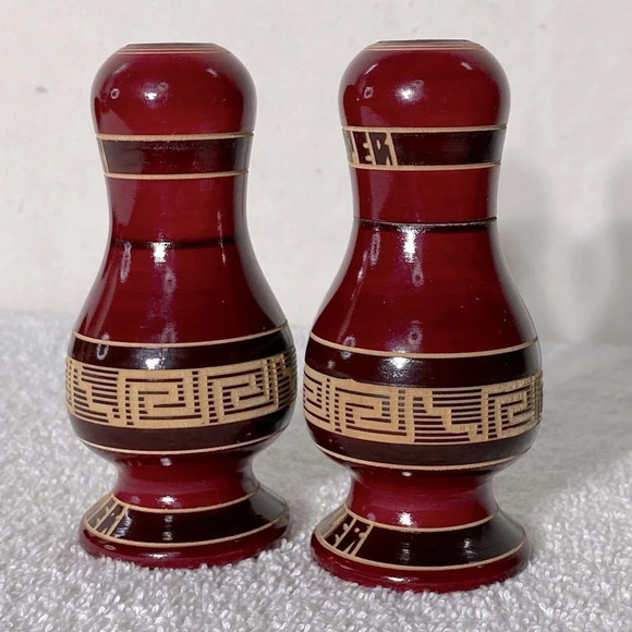 Vintage Burgundy Carved Wood Salt &  Pepper Shakers - Picture 3 of 9